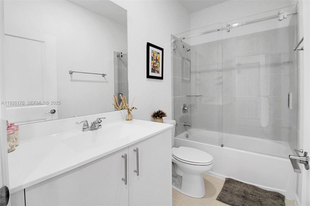 For Rent: $2,600 (3 beds, 2 baths, 1442 Square Feet)