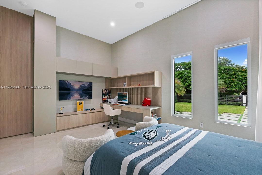 For Rent: $23,000 (6 beds, 5 baths, 4806 Square Feet)