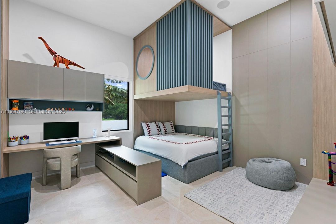 For Rent: $23,000 (6 beds, 5 baths, 4806 Square Feet)