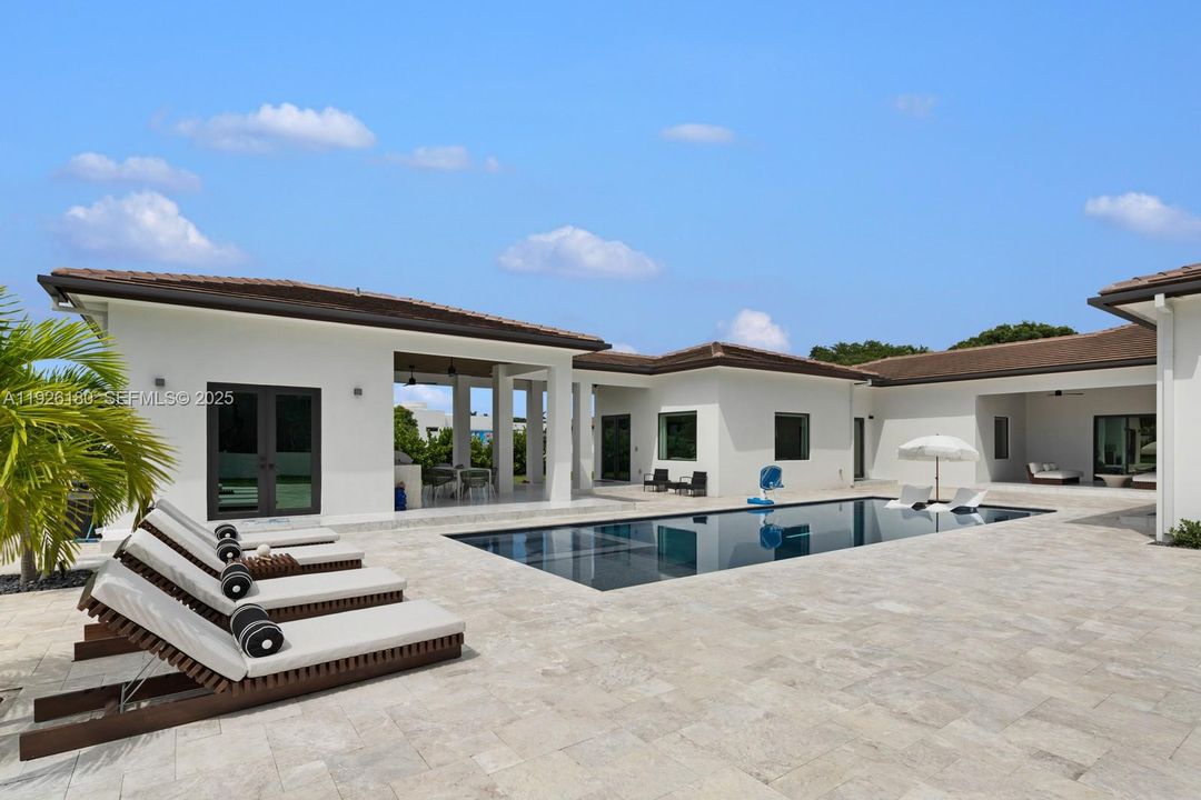 For Rent: $23,000 (6 beds, 5 baths, 4806 Square Feet)