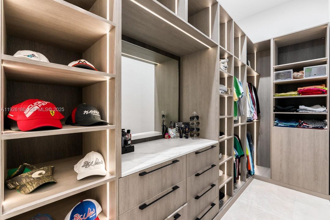 For Rent: $23,000 (6 beds, 5 baths, 4806 Square Feet)