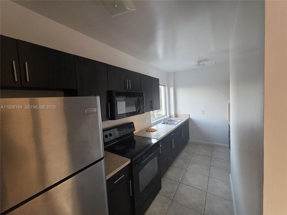 For Rent: $2,100 (2 beds, 1 baths, 11982 Square Feet)