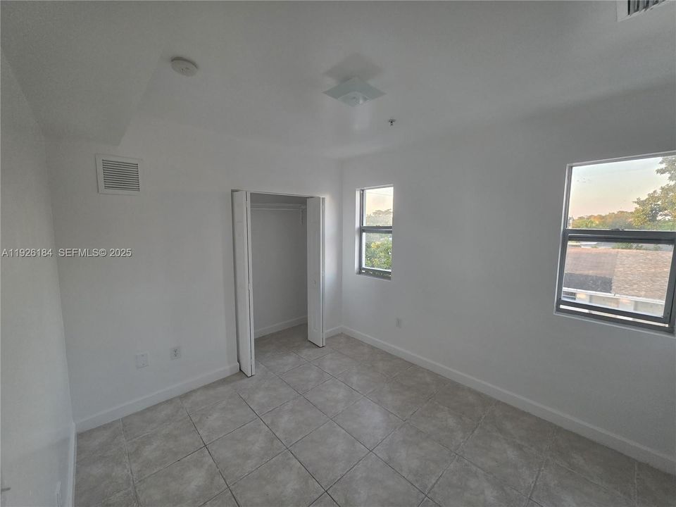 For Rent: $2,100 (2 beds, 1 baths, 11982 Square Feet)