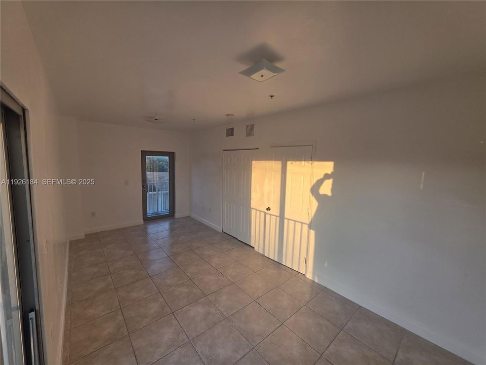 For Rent: $2,100 (2 beds, 1 baths, 11982 Square Feet)