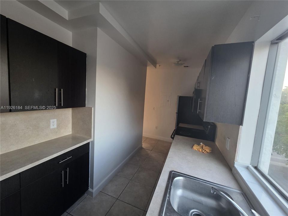 For Rent: $2,100 (2 beds, 1 baths, 11982 Square Feet)