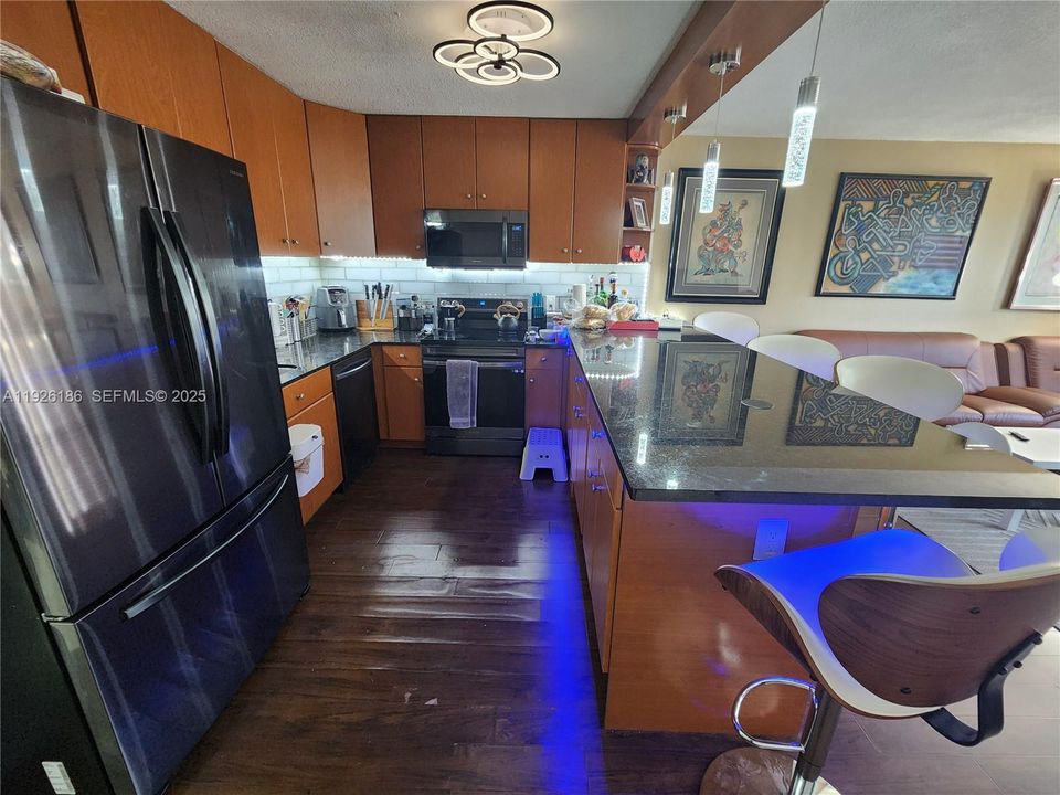 В аренду: $2,700 (1 спален, 2 ванн, 1066 Квадратных фут)