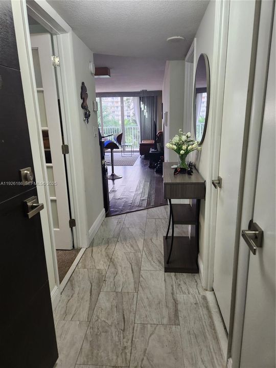 В аренду: $2,700 (1 спален, 2 ванн, 1066 Квадратных фут)