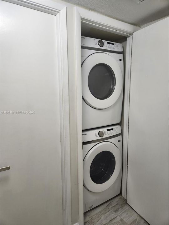 В аренду: $2,700 (1 спален, 2 ванн, 1066 Квадратных фут)