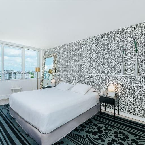 For Rent: $4,100 (1 beds, 1 baths, 741 Square Feet)