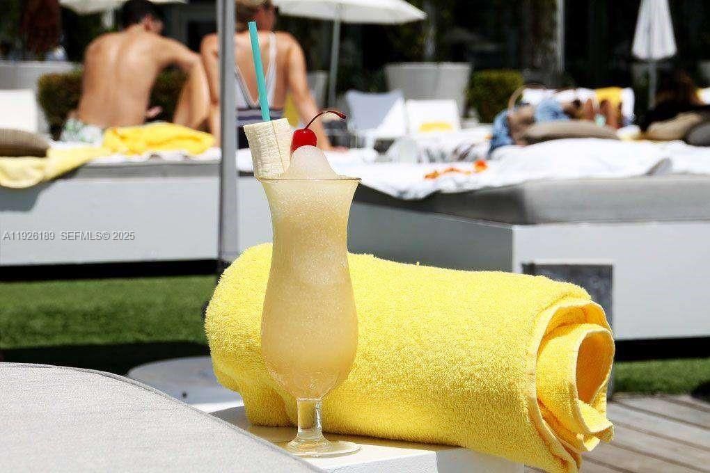 For Rent: $4,100 (1 beds, 1 baths, 741 Square Feet)