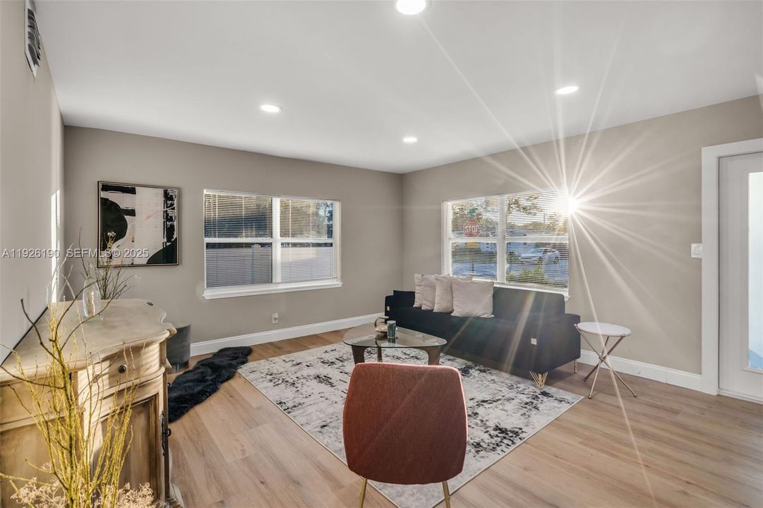 На продажу: $470,000 (3 спален, 2 ванн, 1258 Квадратных фут)