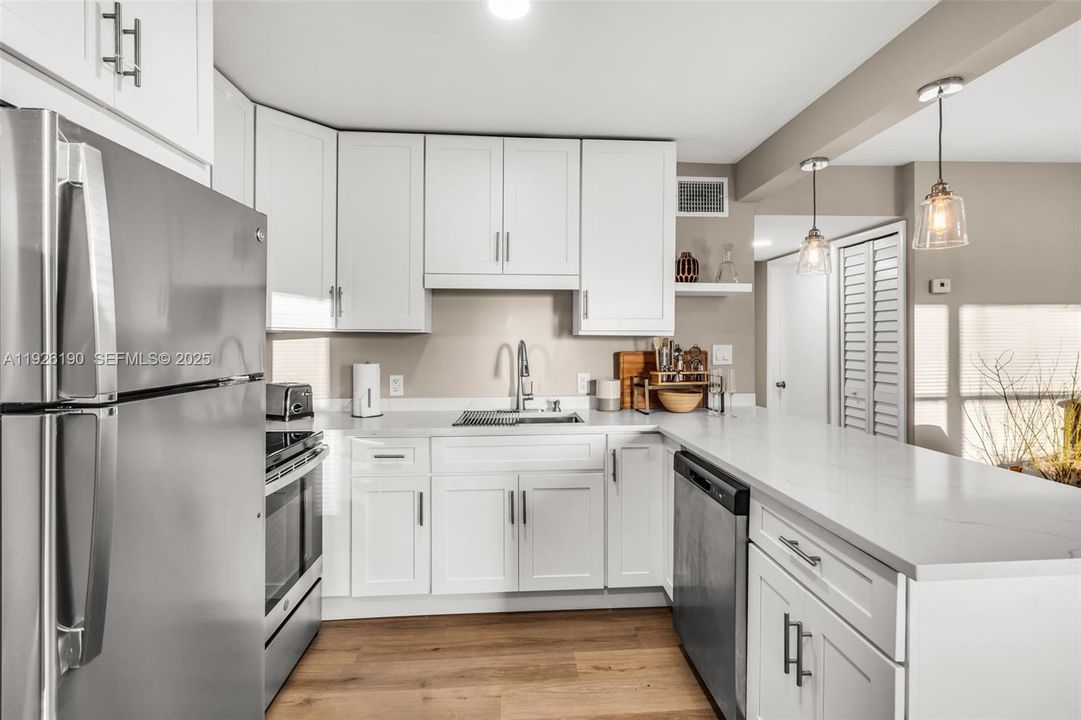 На продажу: $470,000 (3 спален, 2 ванн, 1258 Квадратных фут)