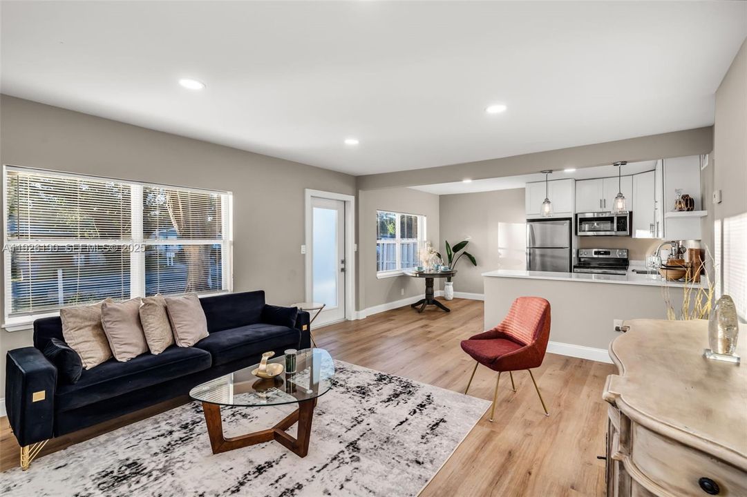 На продажу: $470,000 (3 спален, 2 ванн, 1258 Квадратных фут)