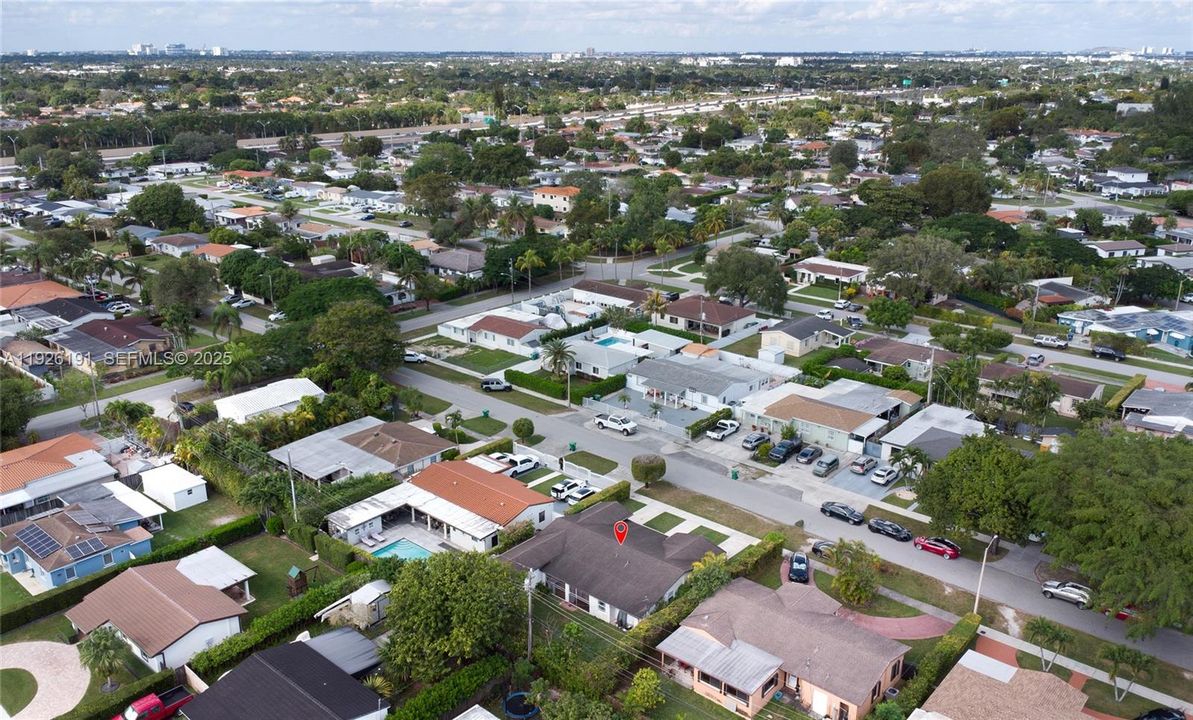 En Venta: $719,000 (4 camas, 2 baños, 1711 Pies cuadrados)