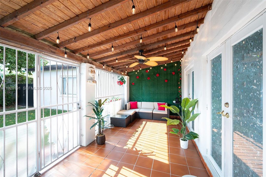 En Venta: $719,000 (4 camas, 2 baños, 1711 Pies cuadrados)