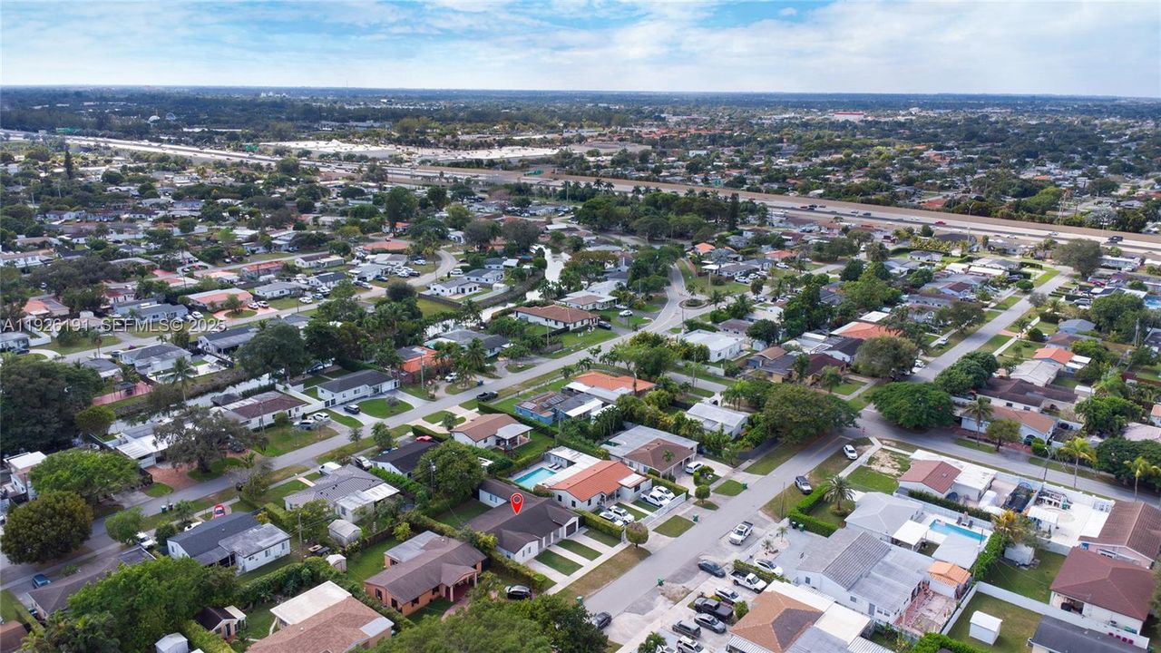 En Venta: $719,000 (4 camas, 2 baños, 1711 Pies cuadrados)