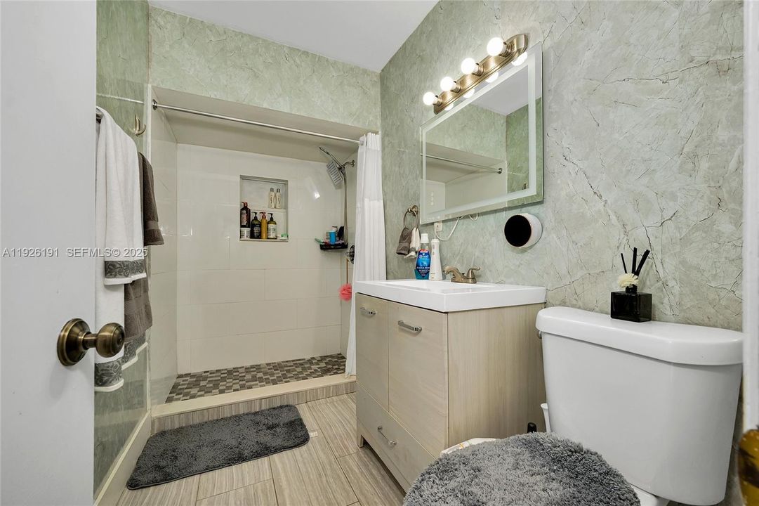 En Venta: $719,000 (4 camas, 2 baños, 1711 Pies cuadrados)