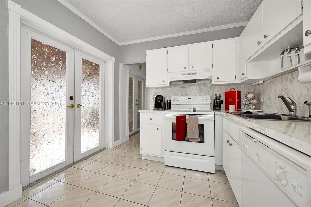 En Venta: $719,000 (4 camas, 2 baños, 1711 Pies cuadrados)