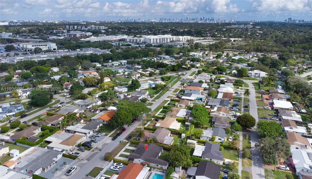 En Venta: $719,000 (4 camas, 2 baños, 1711 Pies cuadrados)