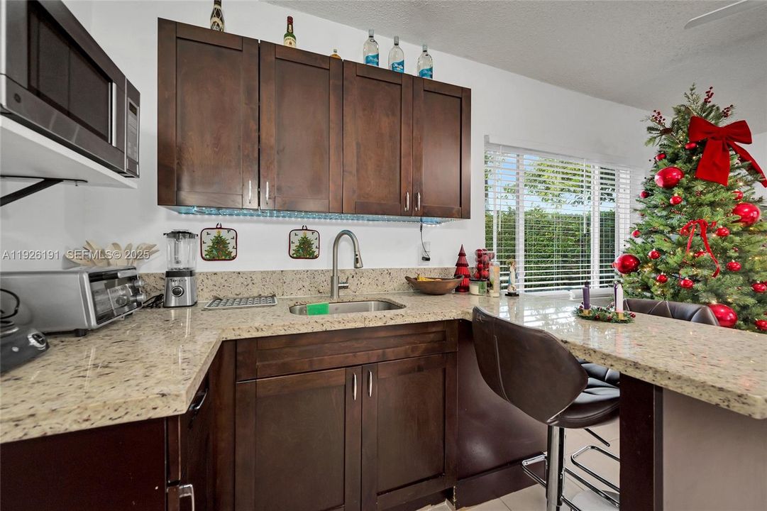 En Venta: $719,000 (4 camas, 2 baños, 1711 Pies cuadrados)