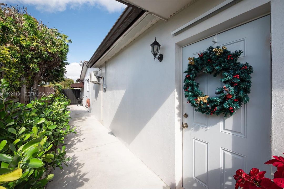 En Venta: $719,000 (4 camas, 2 baños, 1711 Pies cuadrados)