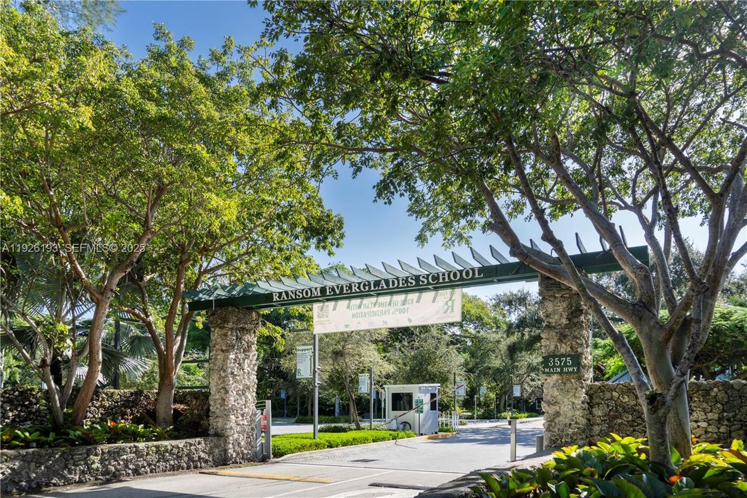 For Sale: $16,850,000 (5 beds, 6 baths, 7642 Square Feet)