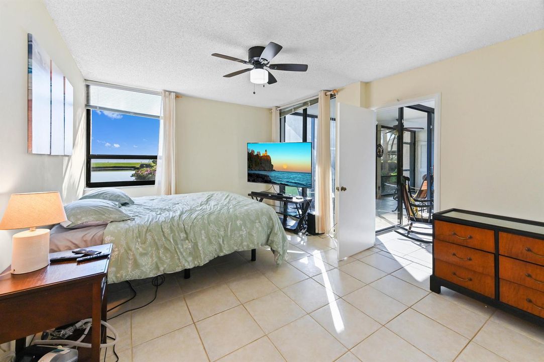 21 Bedroom 02