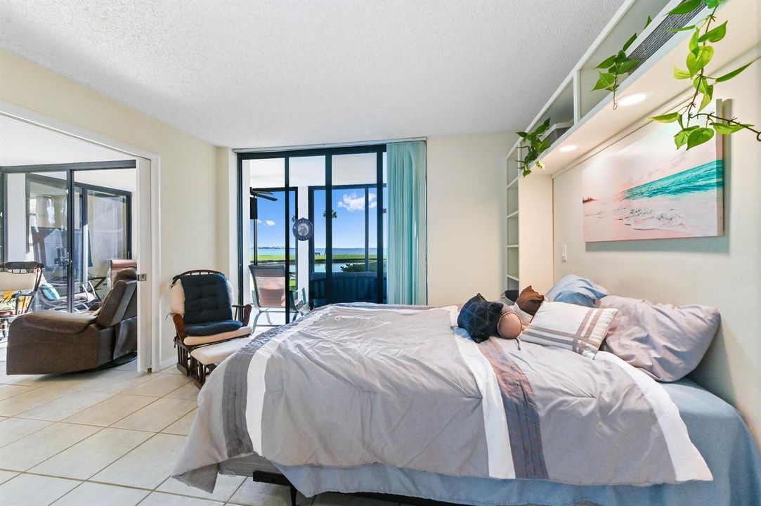 16 Bedroom 02