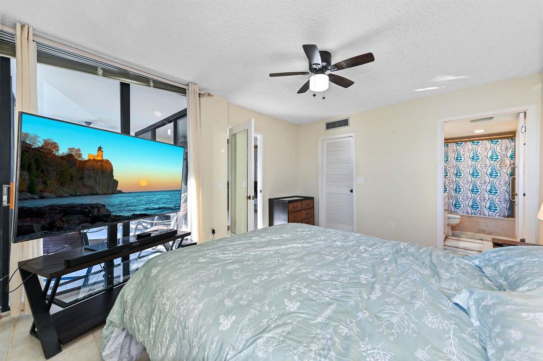 22 Bedroom 03