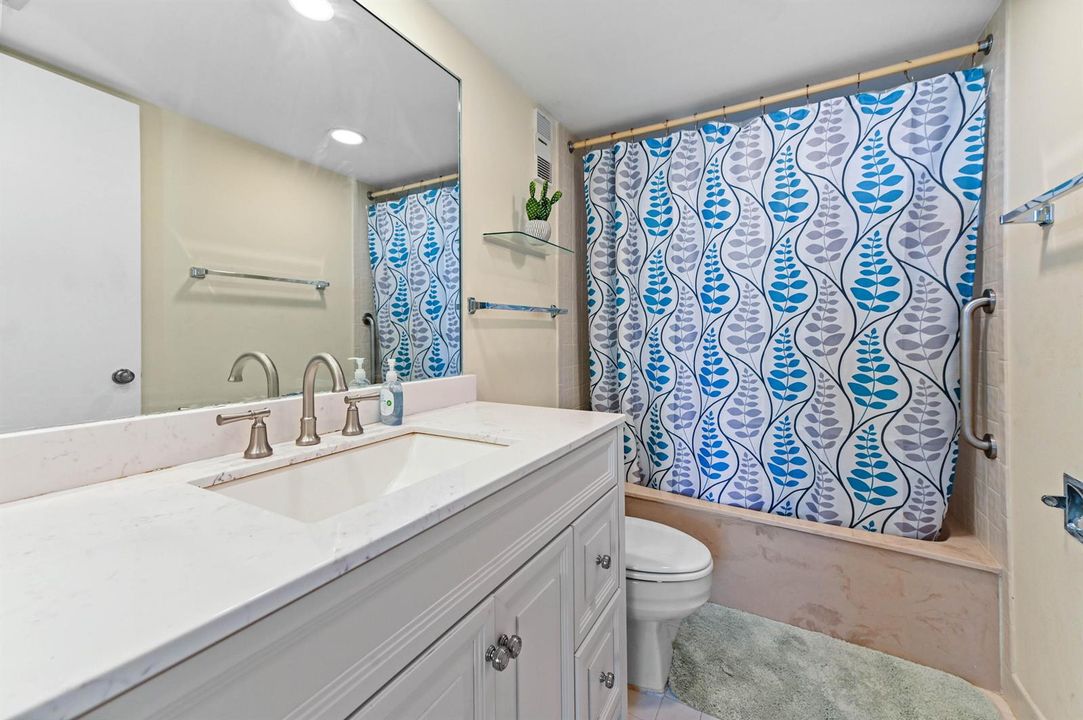 24 Bathroom 01