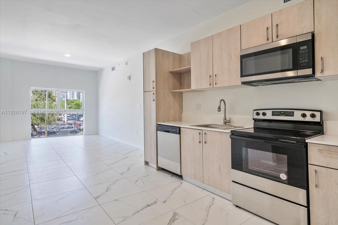 For Rent: $2,690 (2 beds, 2 baths, 867 Square Feet)