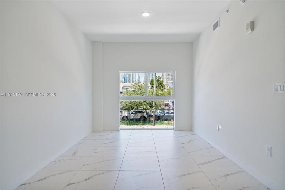 For Rent: $2,690 (2 beds, 2 baths, 867 Square Feet)