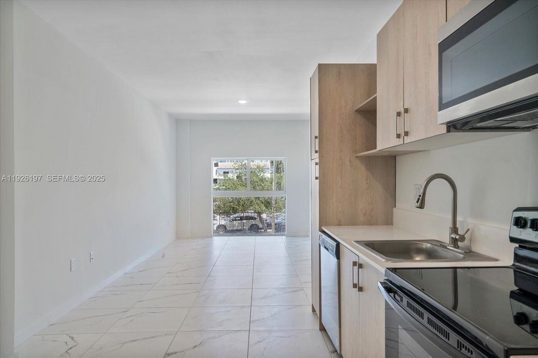 For Rent: $2,690 (2 beds, 2 baths, 867 Square Feet)