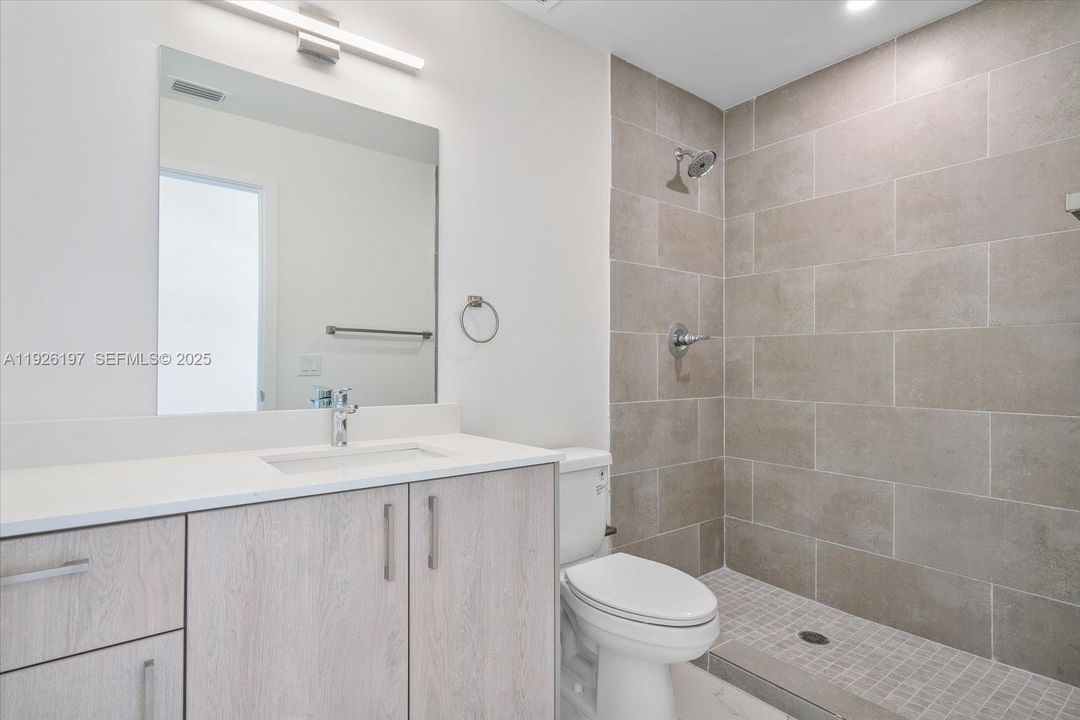 For Rent: $2,690 (2 beds, 2 baths, 867 Square Feet)