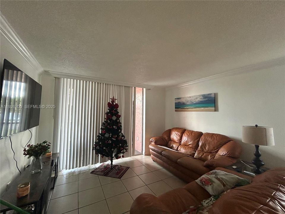 For Sale: $160,000 (2 beds, 2 baths, 800 Square Feet)