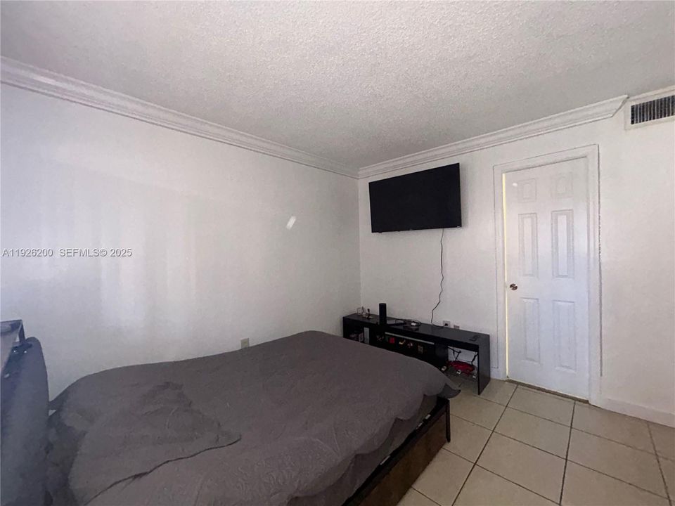 For Sale: $160,000 (2 beds, 2 baths, 800 Square Feet)