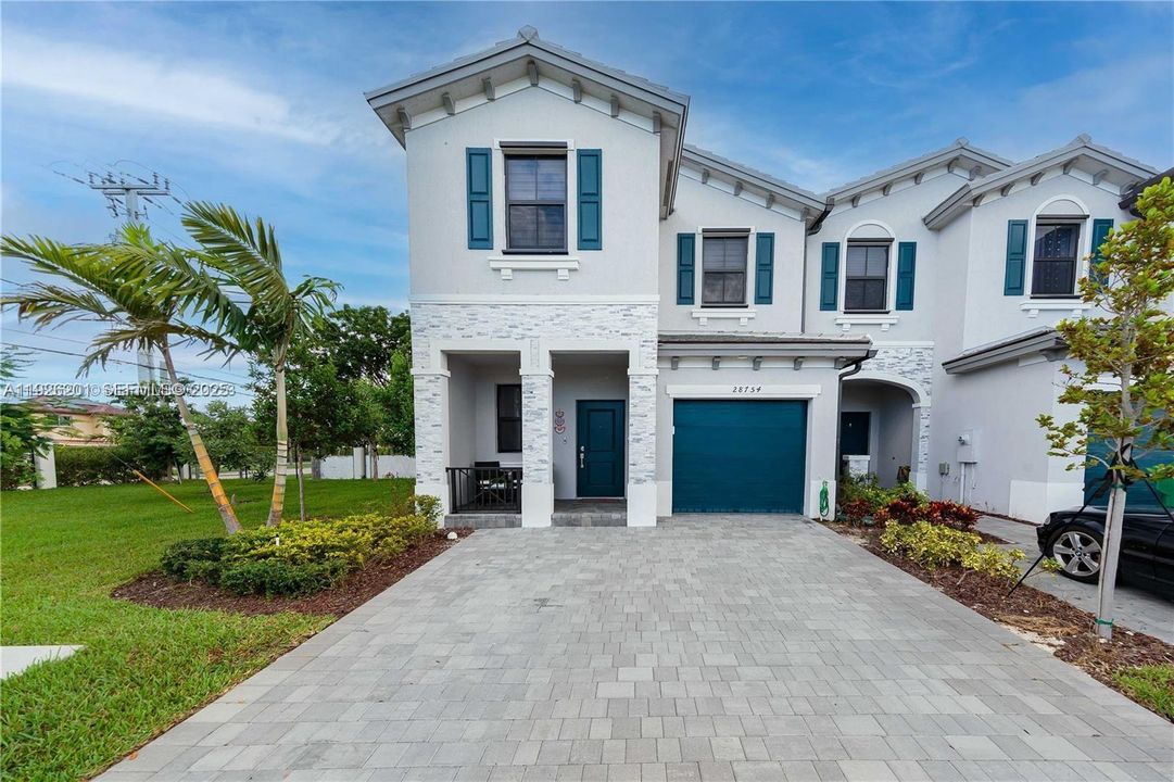 出租: $3,400 (3 贝兹, 2 浴室, 1827 平方英尺)