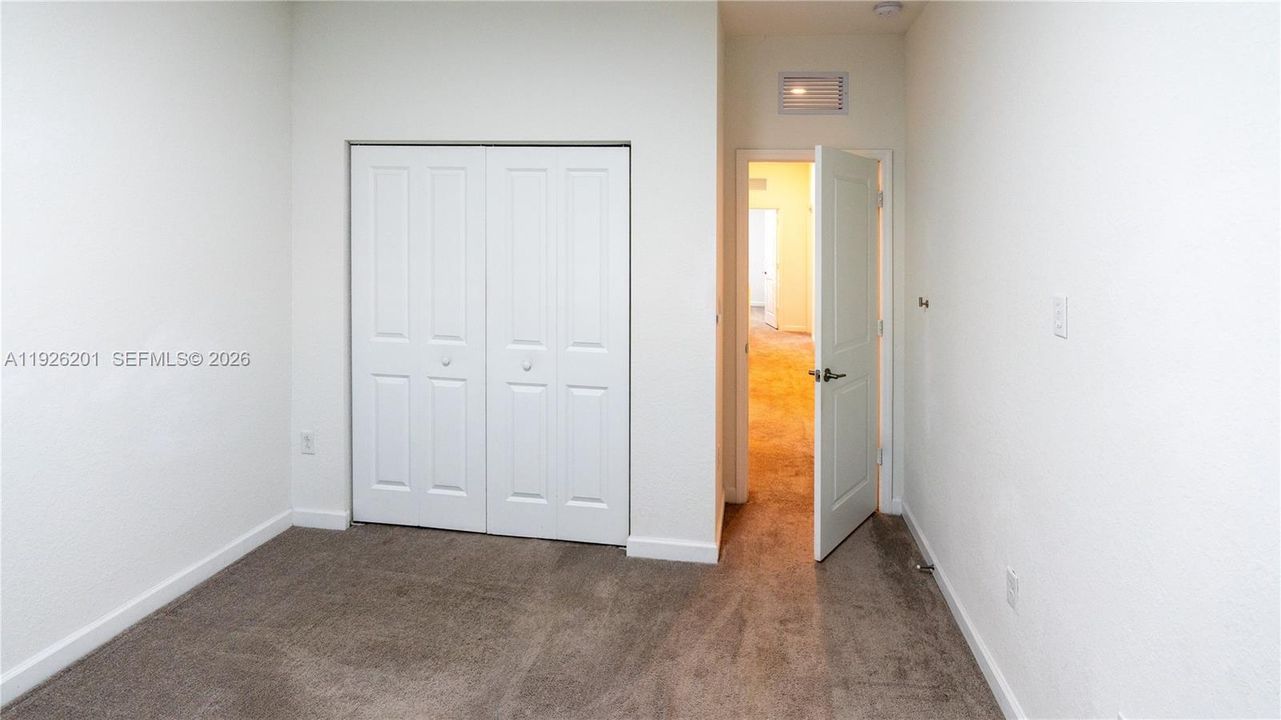 В аренду: $3,400 (3 спален, 2 ванн, 1827 Квадратных фут)