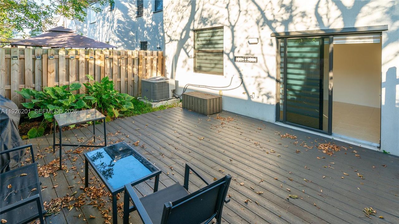 В аренду: $3,400 (3 спален, 2 ванн, 1827 Квадратных фут)