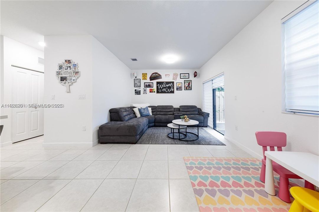 出租: $3,400 (3 贝兹, 2 浴室, 1827 平方英尺)