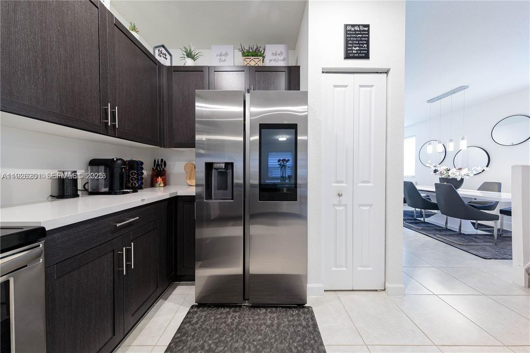 出租: $3,400 (3 贝兹, 2 浴室, 1827 平方英尺)