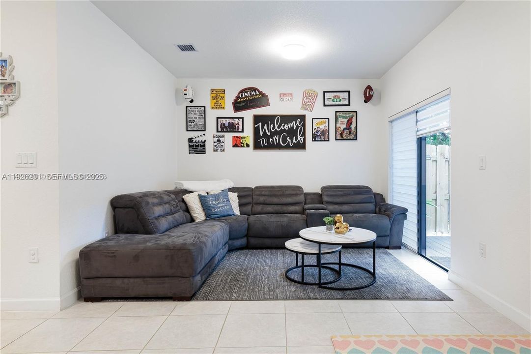 出租: $3,400 (3 贝兹, 2 浴室, 1827 平方英尺)