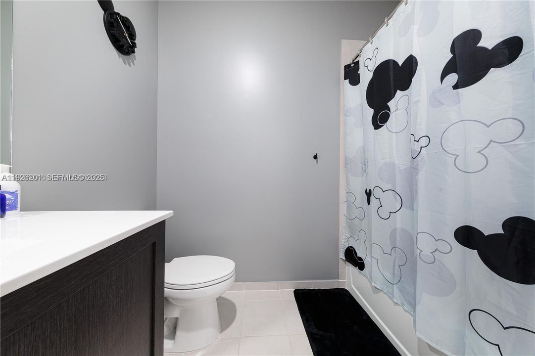 出租: $3,400 (3 贝兹, 2 浴室, 1827 平方英尺)