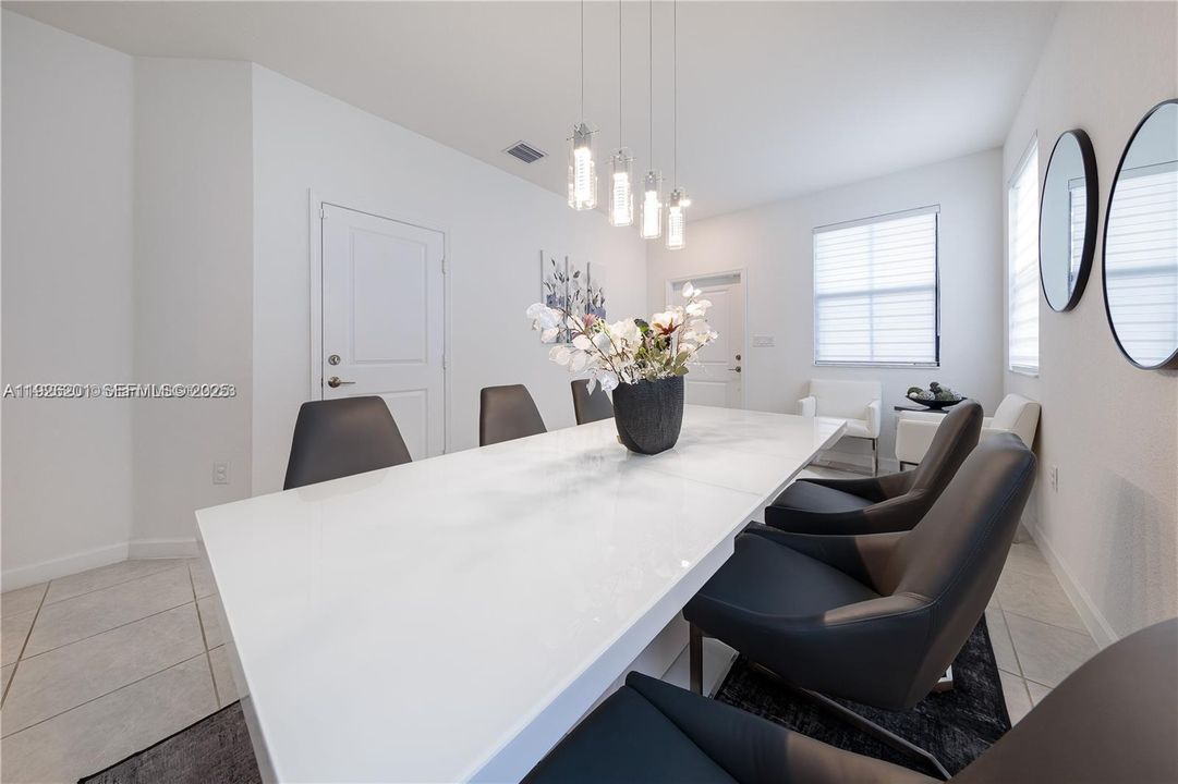 出租: $3,400 (3 贝兹, 2 浴室, 1827 平方英尺)