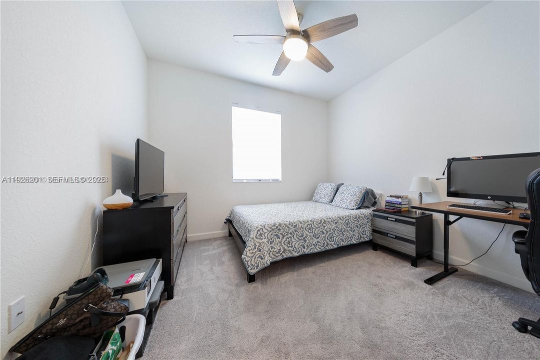 出租: $3,400 (3 贝兹, 2 浴室, 1827 平方英尺)