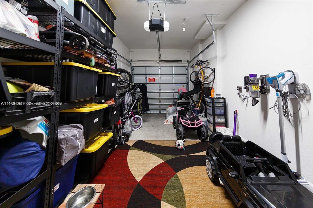 出租: $3,400 (3 贝兹, 2 浴室, 1827 平方英尺)