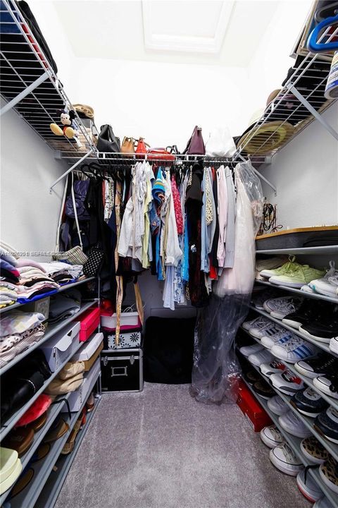 出租: $3,400 (3 贝兹, 2 浴室, 1827 平方英尺)