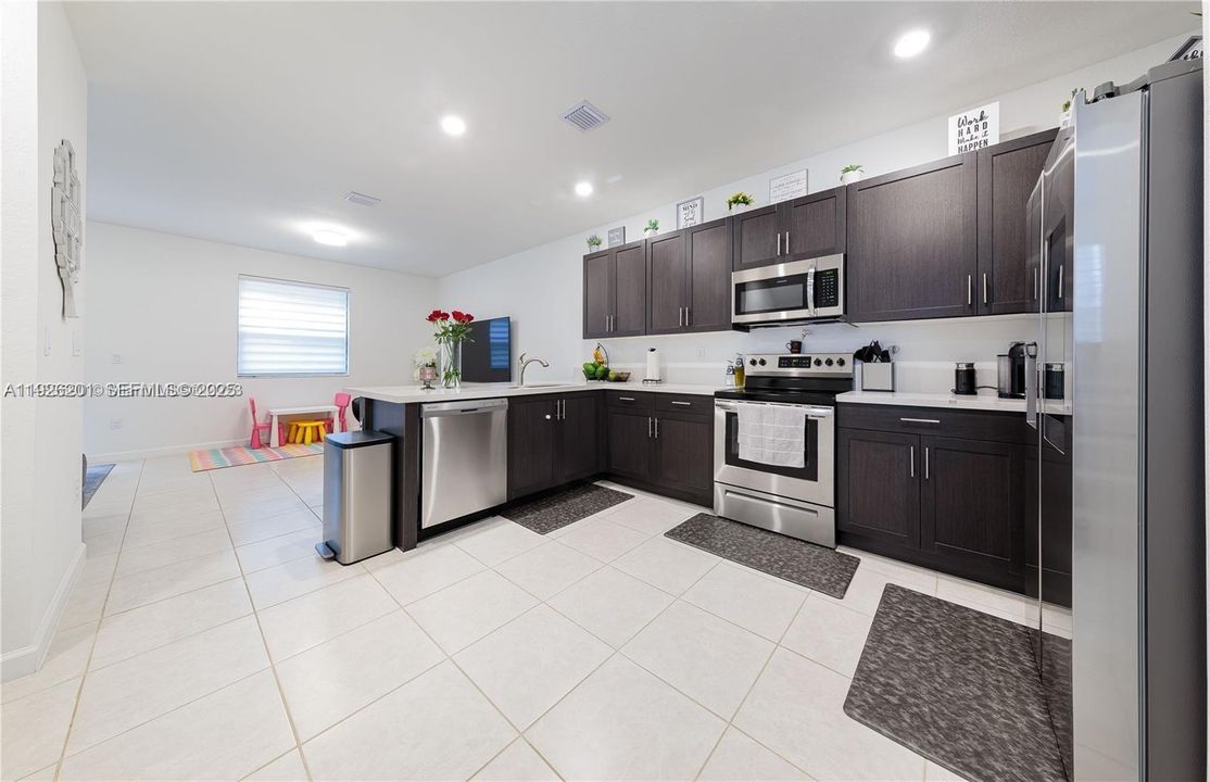 出租: $3,400 (3 贝兹, 2 浴室, 1827 平方英尺)