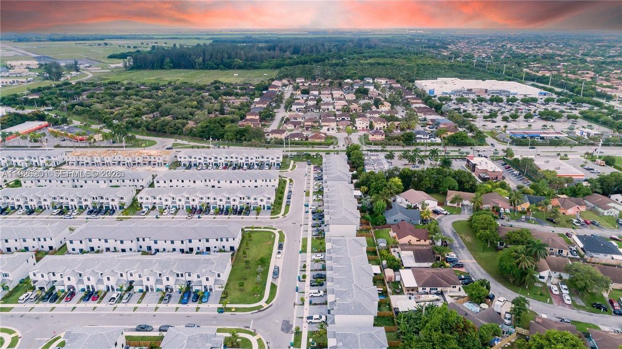 В аренду: $3,400 (3 спален, 2 ванн, 1827 Квадратных фут)