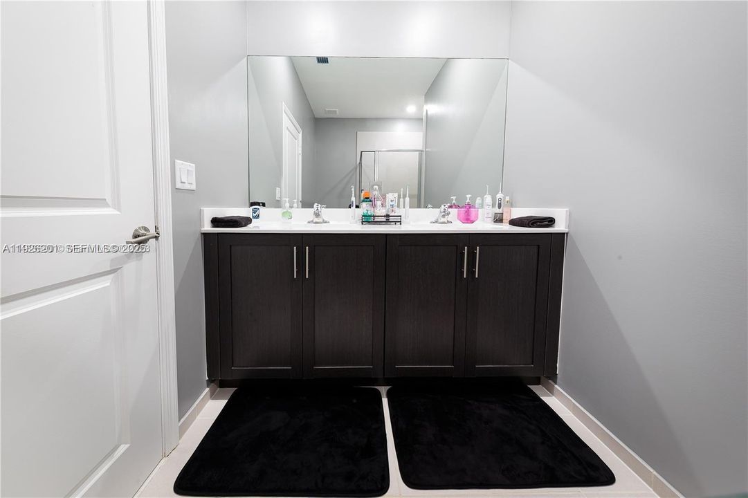 出租: $3,400 (3 贝兹, 2 浴室, 1827 平方英尺)